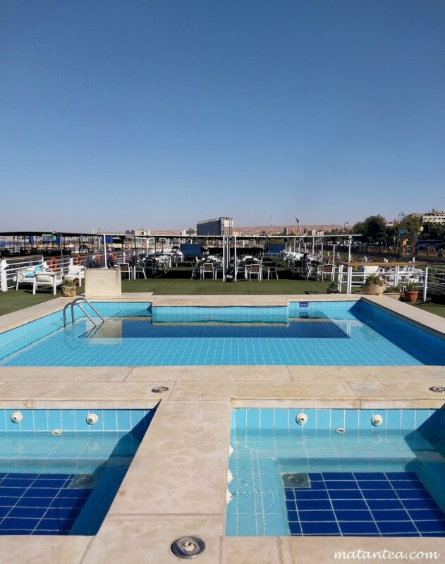 Piscine lors d'une croisière sur le Nil, d'Assouan à Louxor