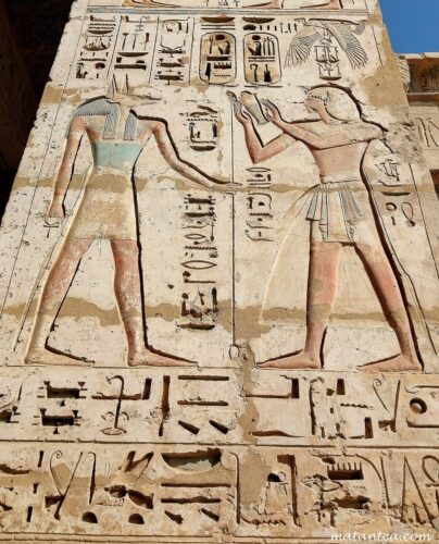 Hiéroglyphes à Louxor pour savoir quoi voir absolument à Louxor sans guide